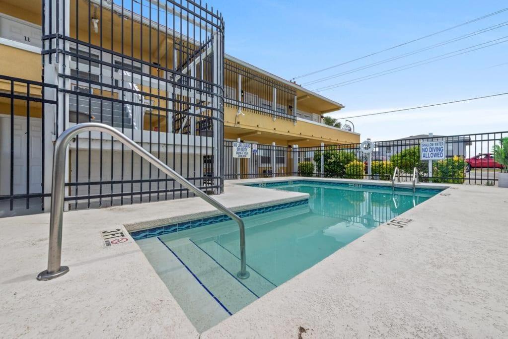 דירות מירטל ביץ' 1Br With Pool Parking Pets Next To Beach 6 מראה חיצוני תמונה